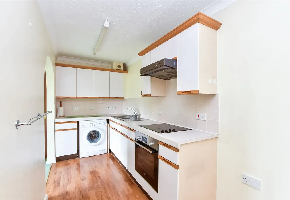 Kitchen - Station Road, Dorking, Surrey - Wards of Kent