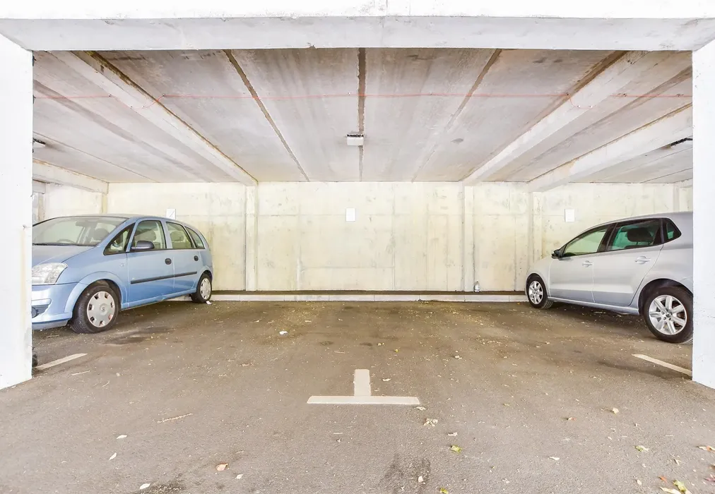 Driveway/Parking - Station Road, Dorking, Surrey - Wards of Kent