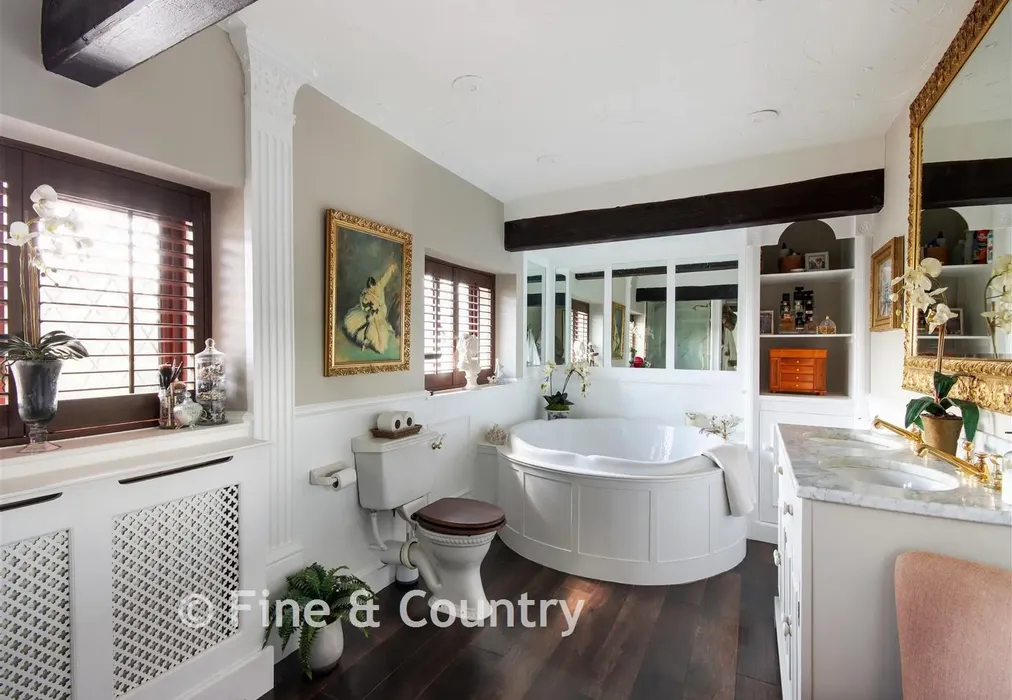 Bathroom - South Farm Lane, Langton Green, Tunbridge Wells, Kent - Wards of Kent