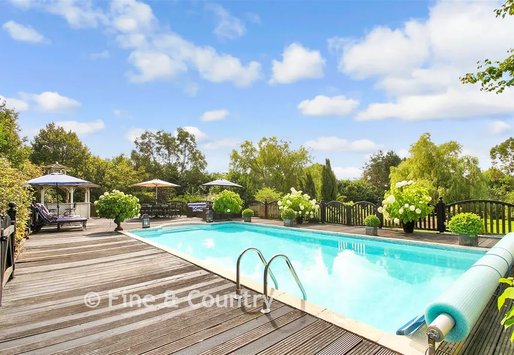 Swimming Pool - South Farm Lane, Langton Green, Tunbridge Wells, Kent - Wards of Kent