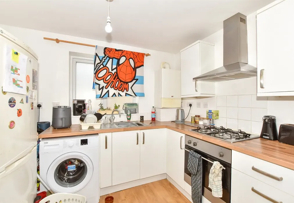 Lounge/ Kitchen - Bradstone Avenue, Folkestone, Kent - Wards of Kent