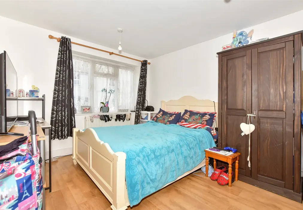 Lounge/ Kitchen - Bradstone Avenue, Folkestone, Kent - Wards of Kent