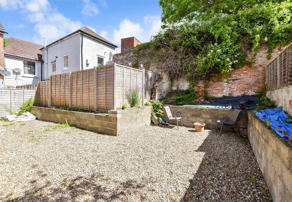 Communal Gardens - Bradstone Avenue, Folkestone, Kent - Wards of Kent