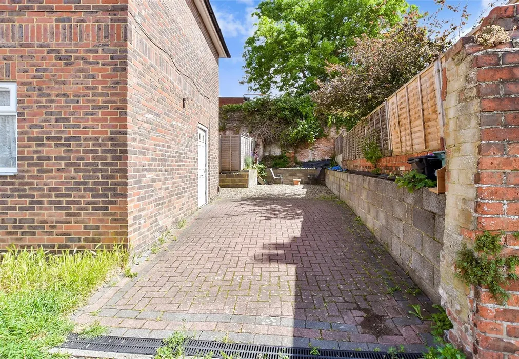Driveway/Parking - Bradstone Avenue, Folkestone, Kent - Wards of Kent