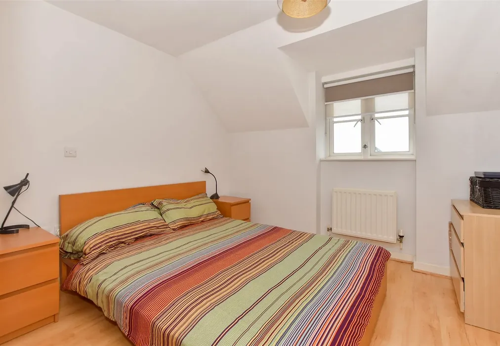 Bedroom 1 - Riverhead Close, Walthamstow - Wards of Kent
