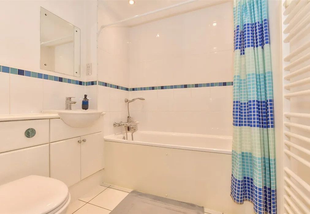 Bathroom - Riverhead Close, Walthamstow - Wards of Kent
