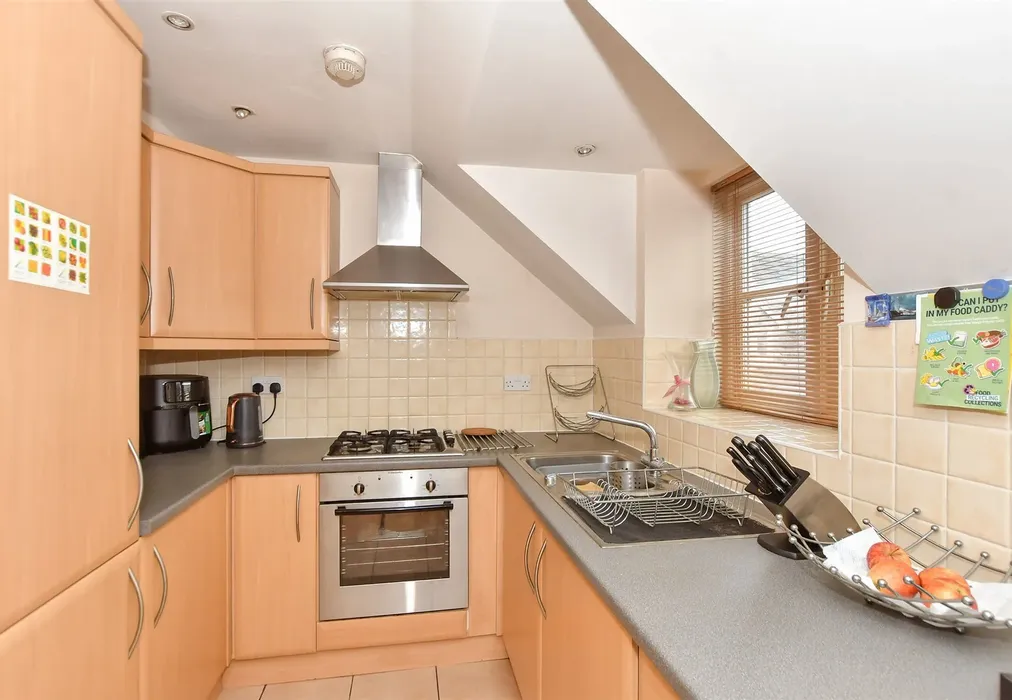 Kitchen - Riverhead Close, Walthamstow - Wards of Kent