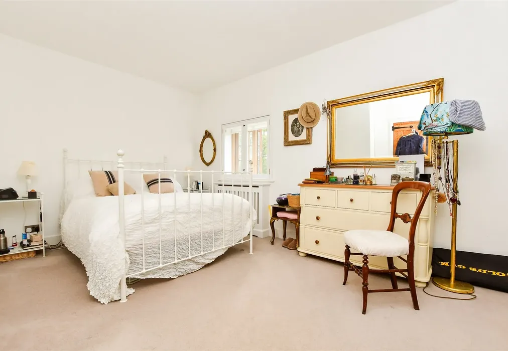 Bedroom 1 - Cranbrook, Kent - Wards of Kent