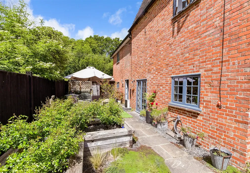 Rear Garden - Cranbrook, Kent - Wards of Kent