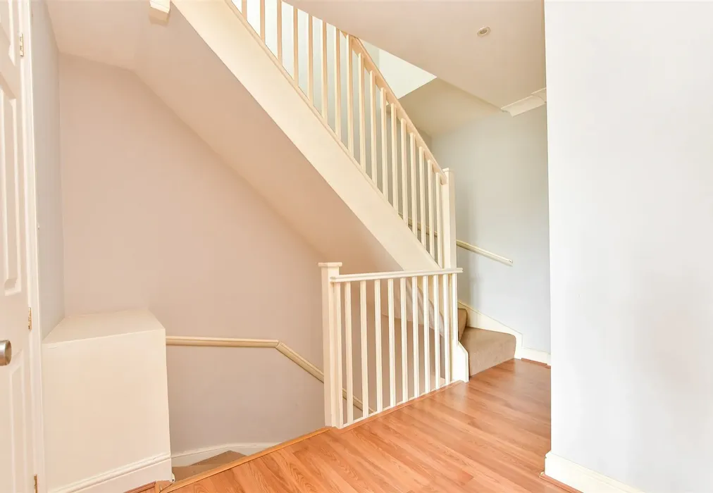 Hallway - Lesbourne Road, Reigate, Surrey - Wards of Kent