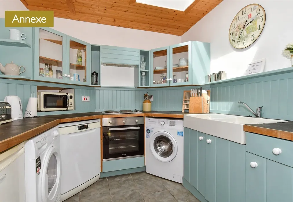 Annexe Kitchen - Beach Street, Deal, Kent - Wards of Kent