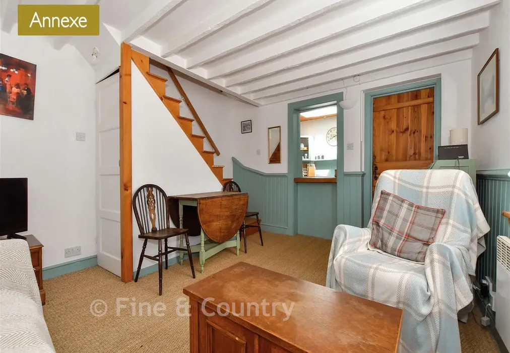 Annexe Living Room - Beach Street, Deal, Kent - Wards of Kent
