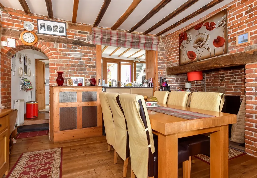 Lounge/ Diner - Beach Street, Deal, Kent - Wards of Kent