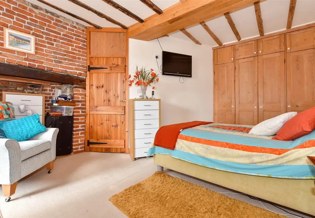 Main Bedroom - Beach Street, Deal, Kent - Wards of Kent