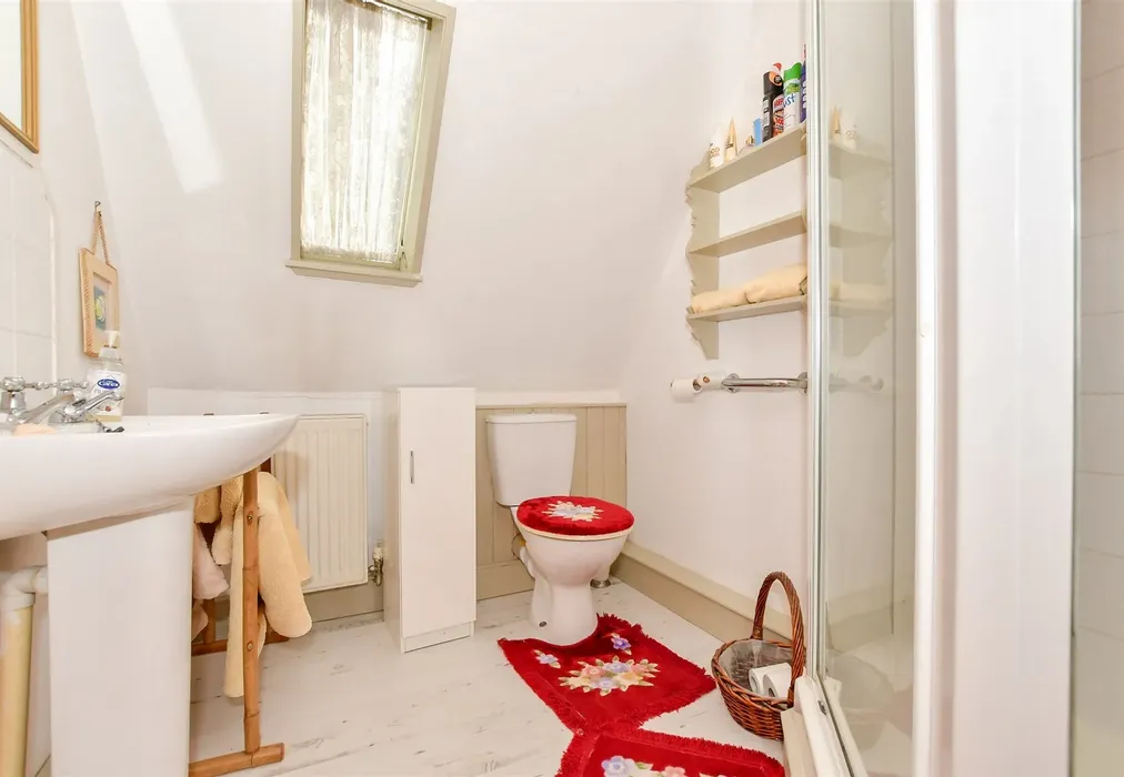 Shower Room - Beach Street, Deal, Kent - Wards of Kent