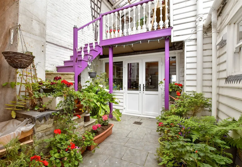Open Courtyard - Beach Street, Deal, Kent - Wards of Kent