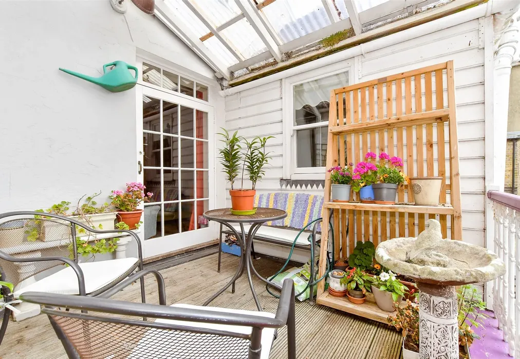 Balcony / Terrace - Beach Street, Deal, Kent - Wards of Kent