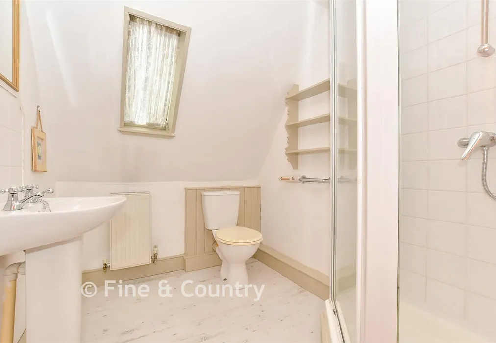 Shower Room - Beach Street, Deal, Kent - Wards of Kent