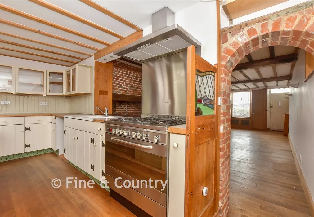 Kitchen - Beach Street, Deal, Kent - Wards of Kent