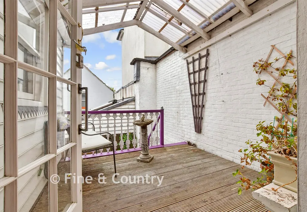 Balcony / Terrace - Beach Street, Deal, Kent - Wards of Kent
