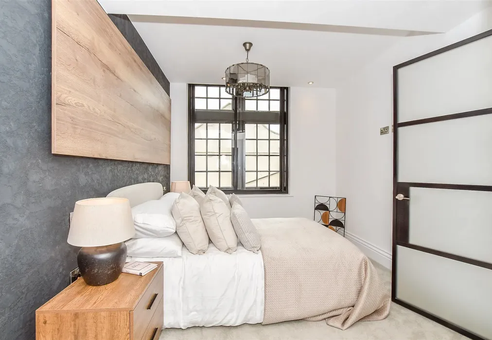 Bedroom 1 - The Carriage House, Grosvenor Road, Tunbridge Wells, Kent - Wards of Kent