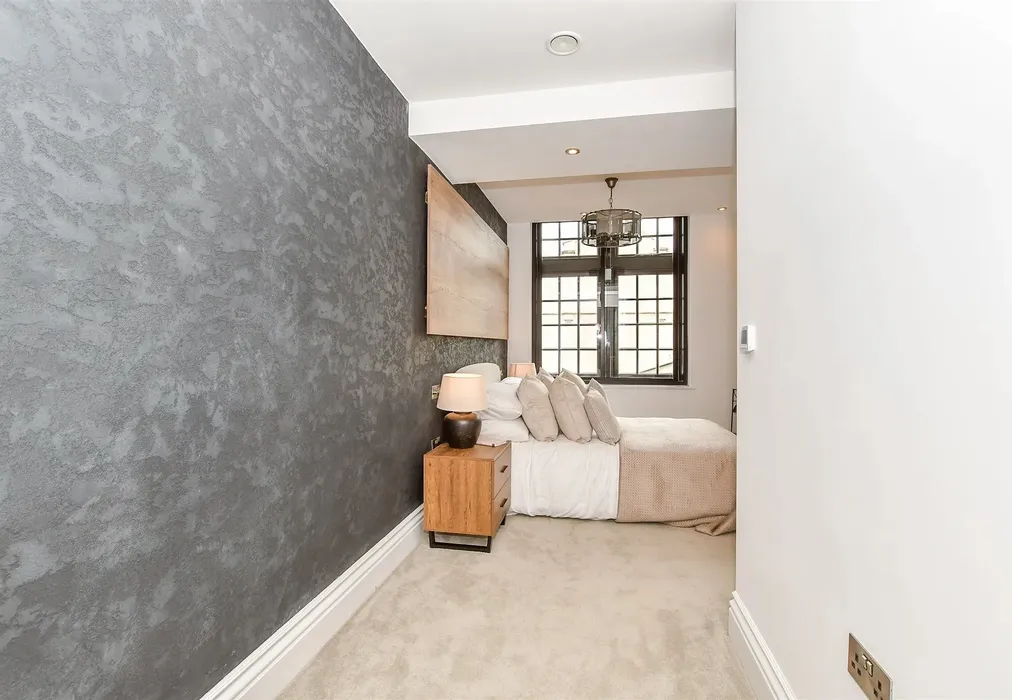 Bedroom 1 - The Carriage House, Grosvenor Road, Tunbridge Wells, Kent - Wards of Kent