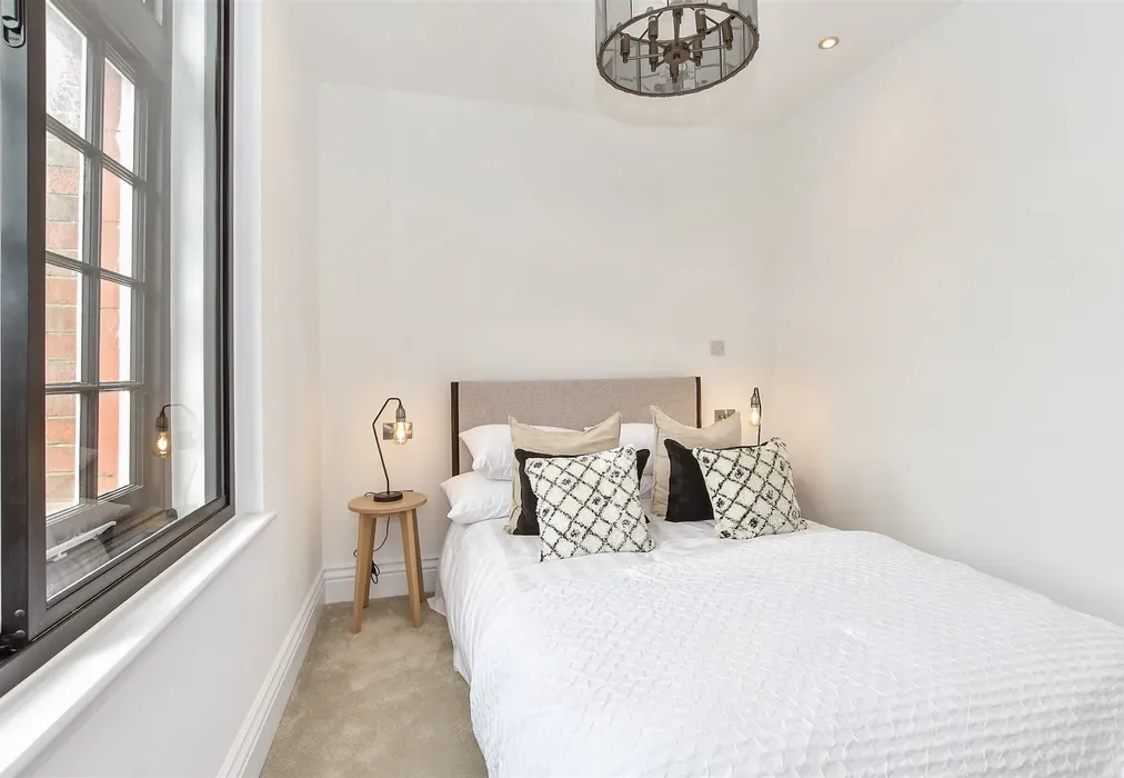 Bedroom 2 - The Carriage House, Grosvenor Road, Tunbridge Wells, Kent - Wards of Kent