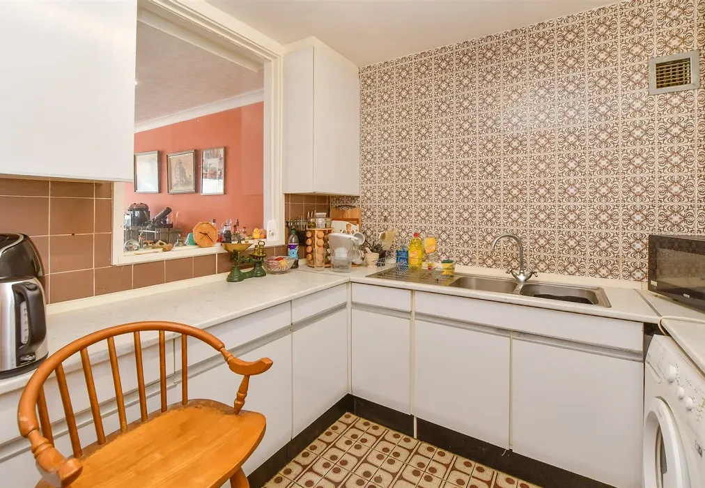 Kitchen - West Terrace, Folkestone, Kent - Wards of Kent