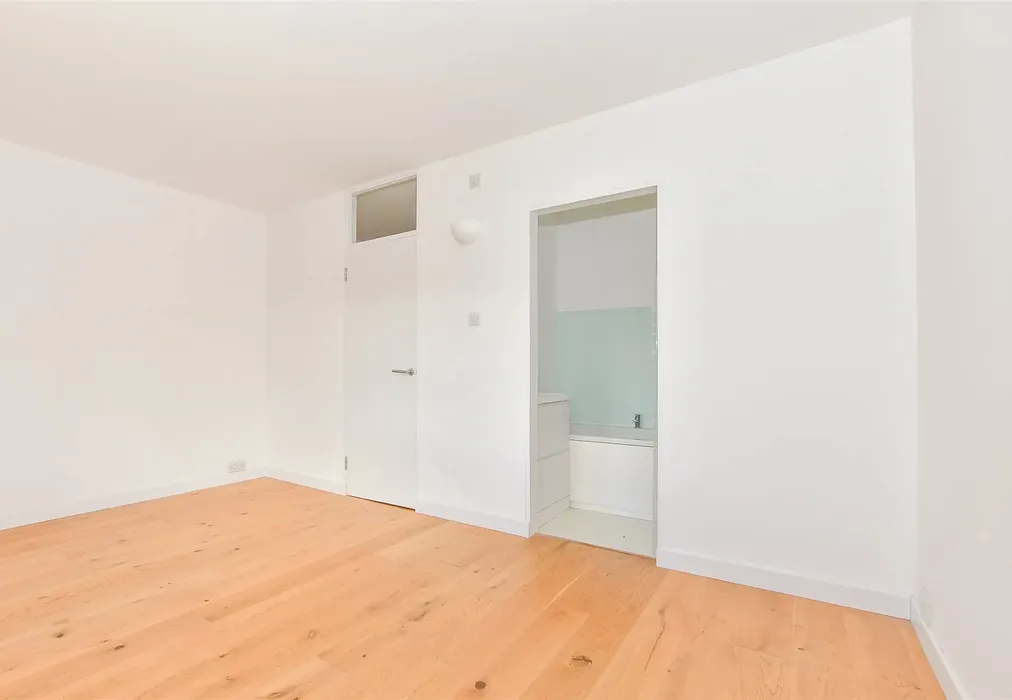 Bedroom 1 - Grimston Gardens, Folkestone, Kent - Wards of Kent