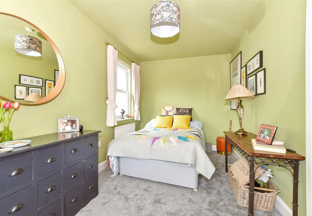 Bedroom 2 - Wheelwrights Close, Arundel, West Sussex - Wards of Kent