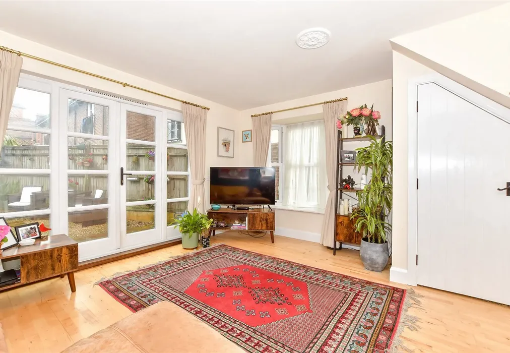 Sitting/Dining Room - Wheelwrights Close, Arundel, West Sussex - Wards of Kent
