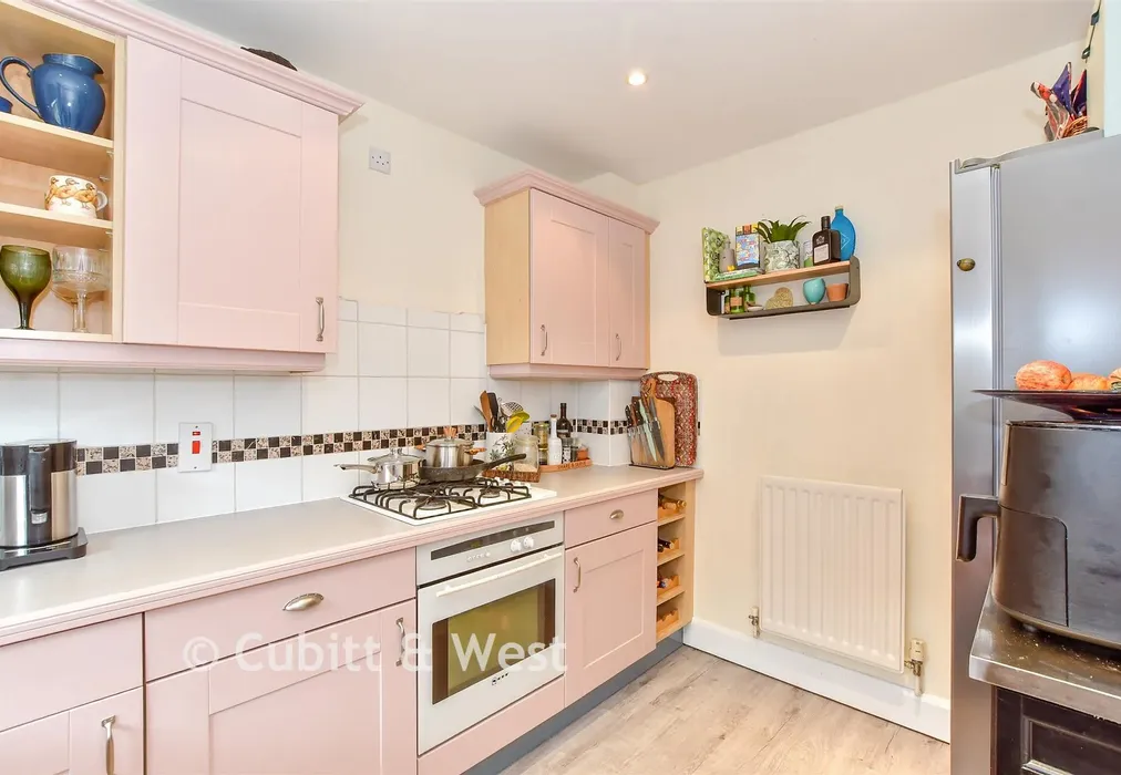 Kitchen - Wheelwrights Close, Arundel, West Sussex - Wards of Kent