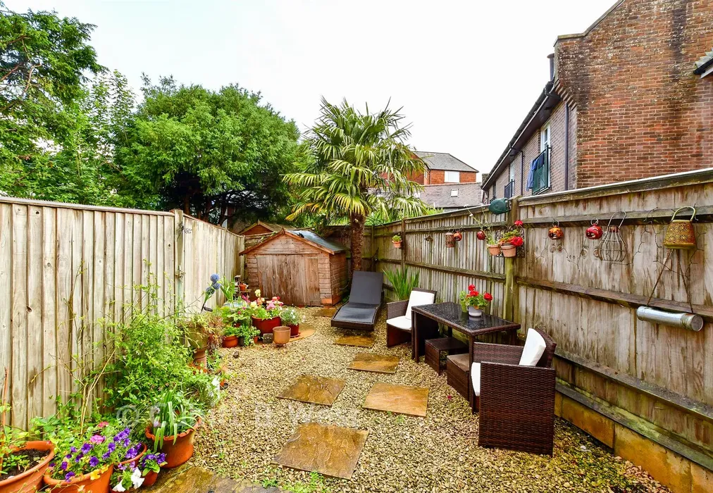 Rear Garden - Wheelwrights Close, Arundel, West Sussex - Wards of Kent