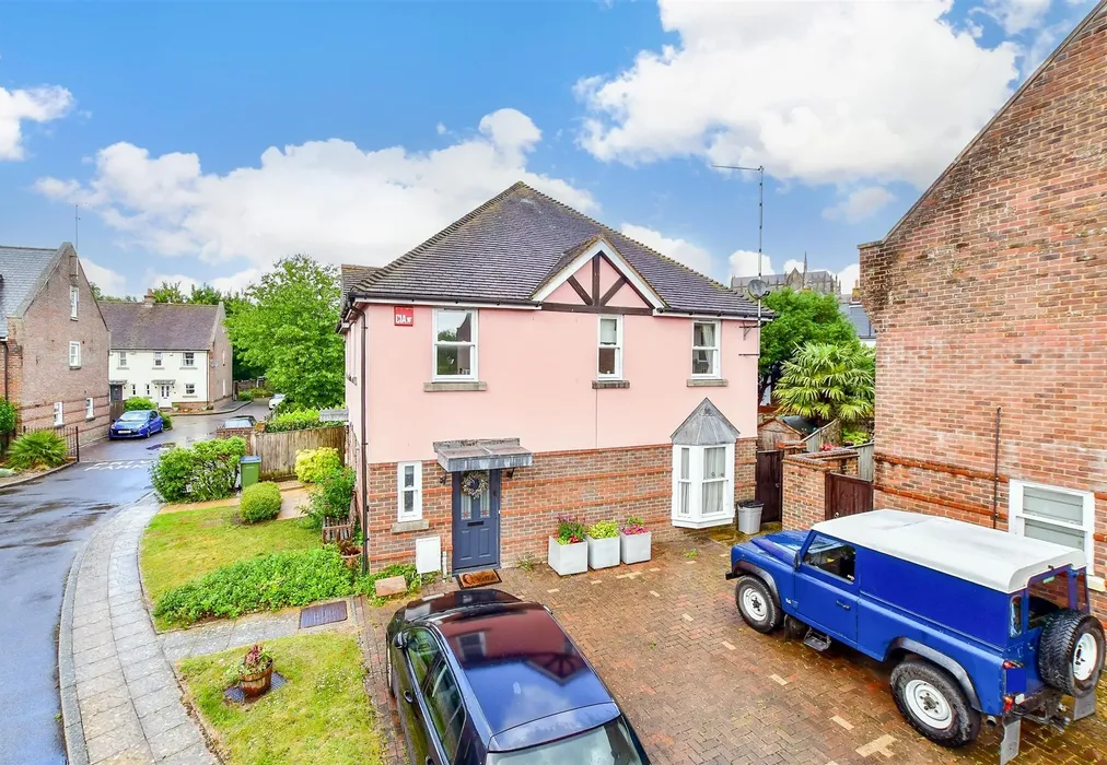 Front - Wheelwrights Close, Arundel, West Sussex - Wards of Kent