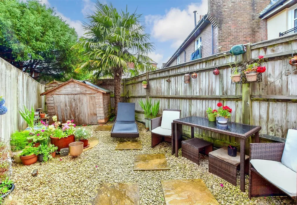 Rear Garden - Wheelwrights Close, Arundel, West Sussex - Wards of Kent