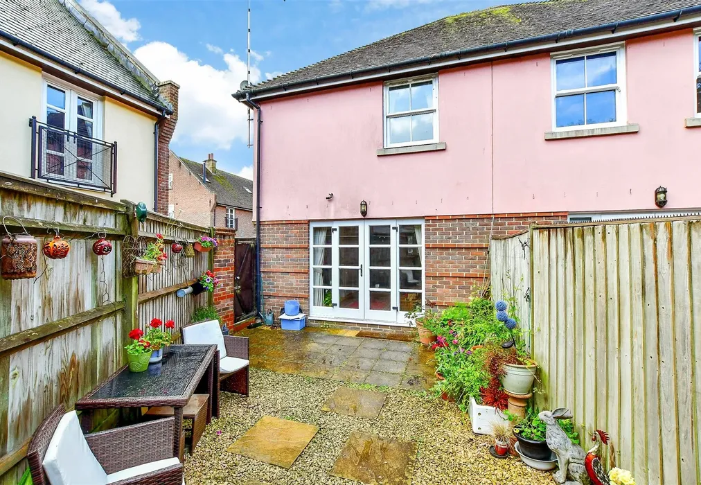 Rear Garden - Wheelwrights Close, Arundel, West Sussex - Wards of Kent