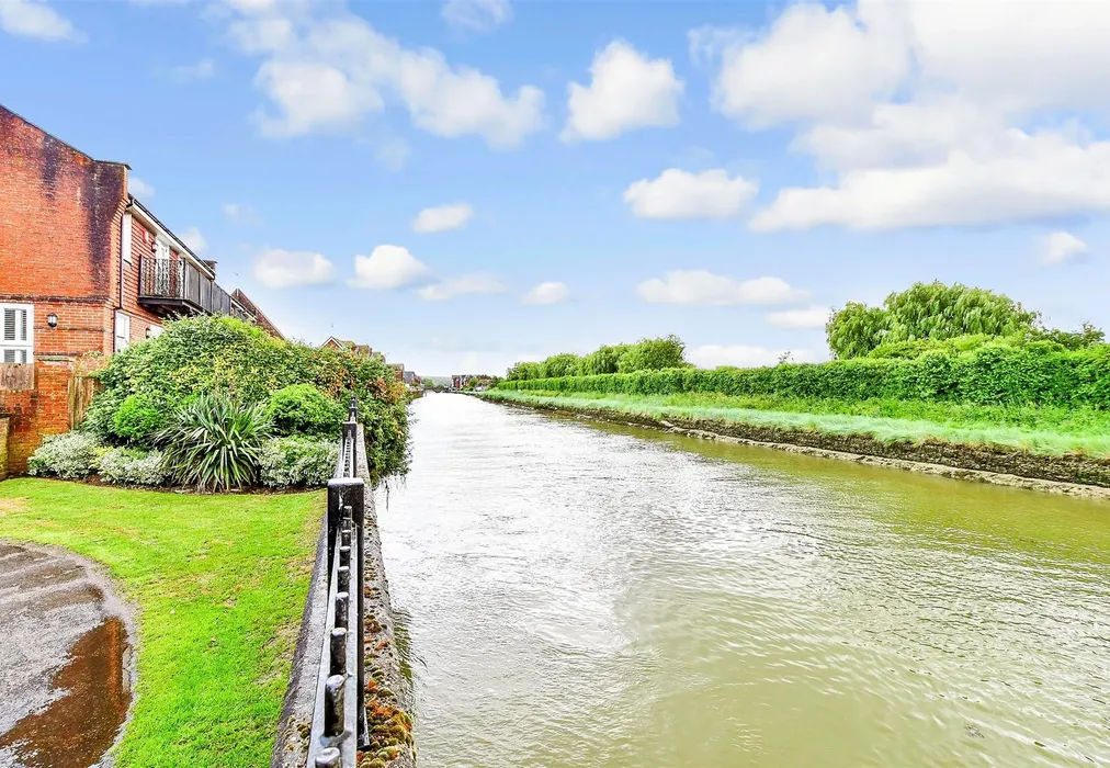 Views To Side - Wheelwrights Close, Arundel, West Sussex - Wards of Kent
