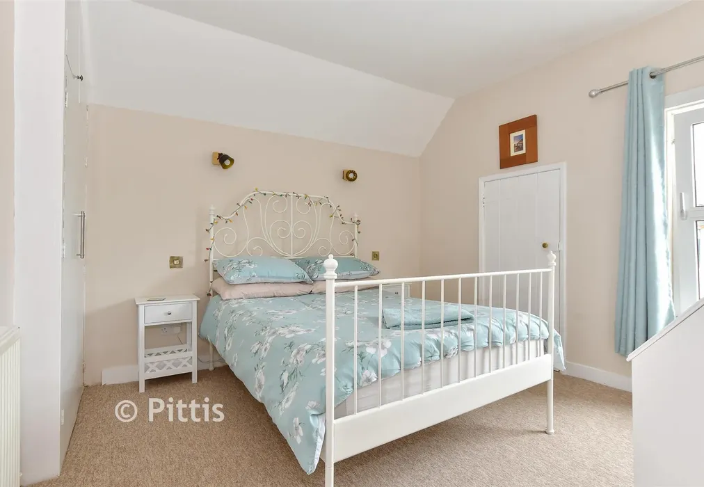 Bedroom 2 - Victoria Road, Freshwater, Isle of Wight - Wards of Kent