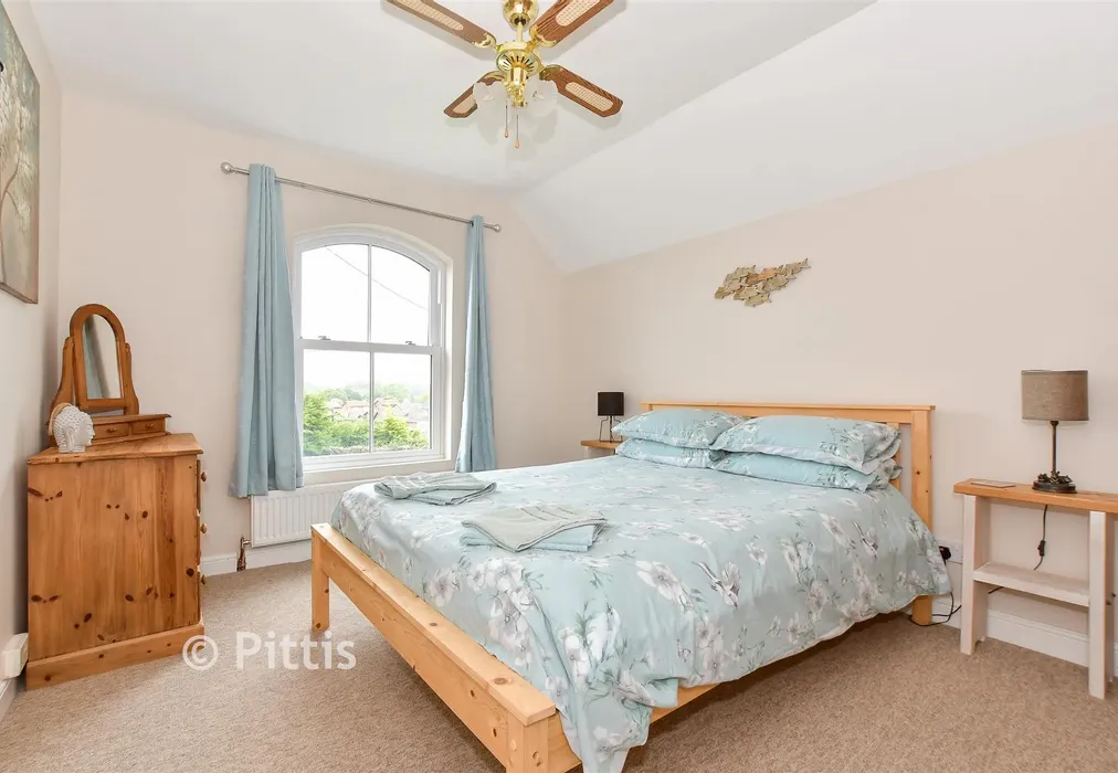 Bedroom 1 - Victoria Road, Freshwater, Isle of Wight - Wards of Kent