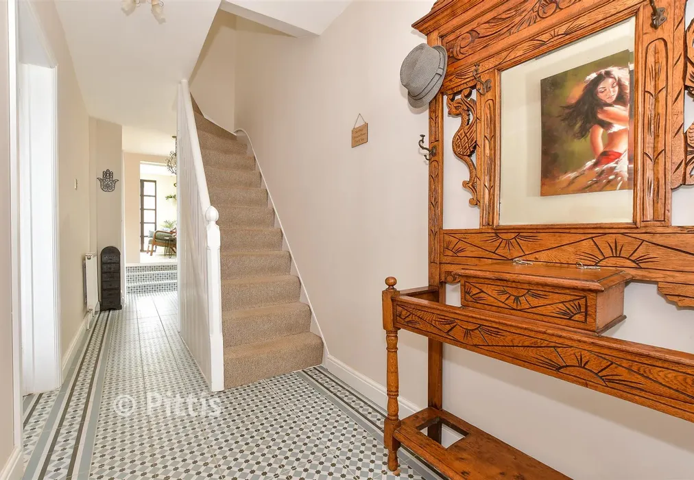 Internal Lifestyle Photograph - Victoria Road, Freshwater, Isle of Wight - Wards of Kent