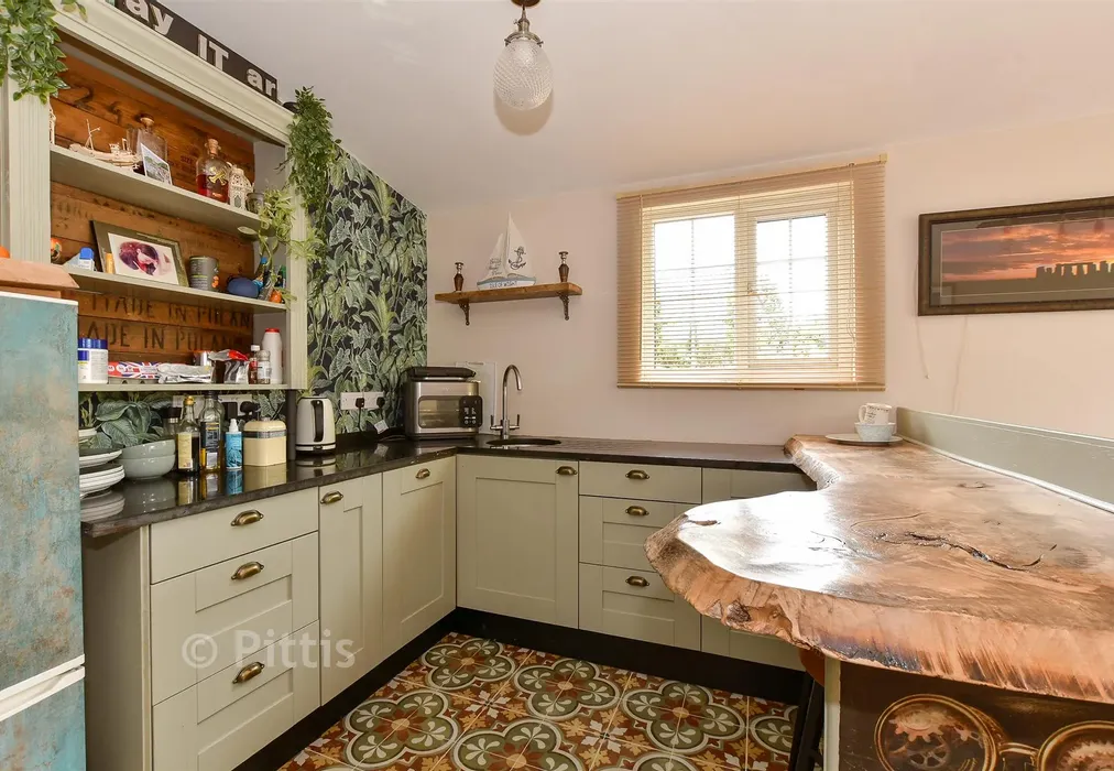 Room 1 - Victoria Road, Freshwater, Isle of Wight - Wards of Kent