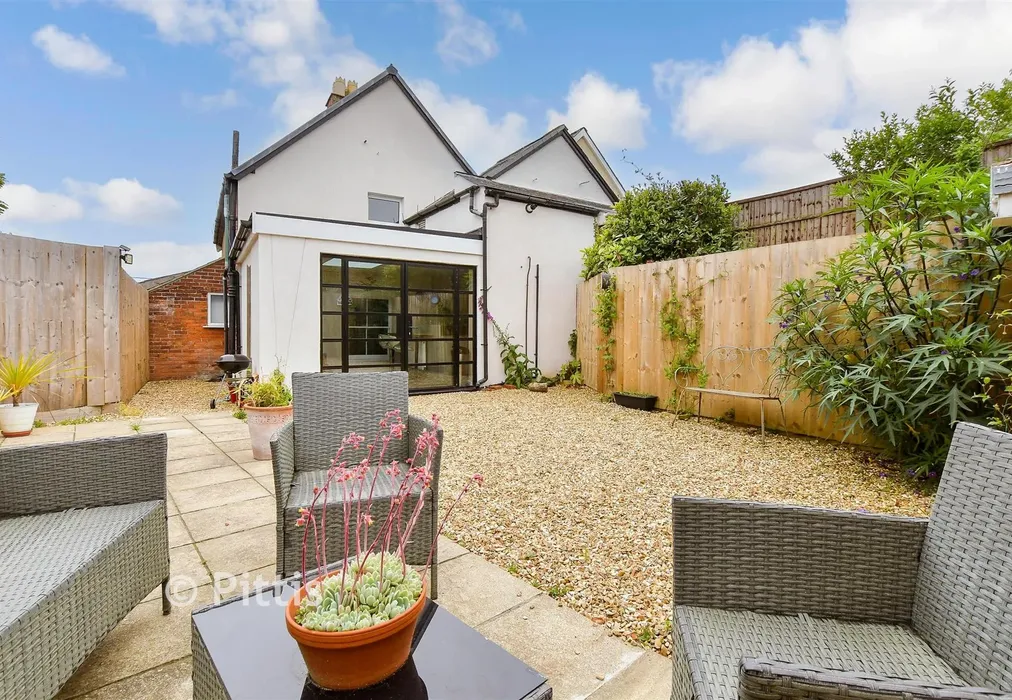 Rear Garden - Victoria Road, Freshwater, Isle of Wight - Wards of Kent