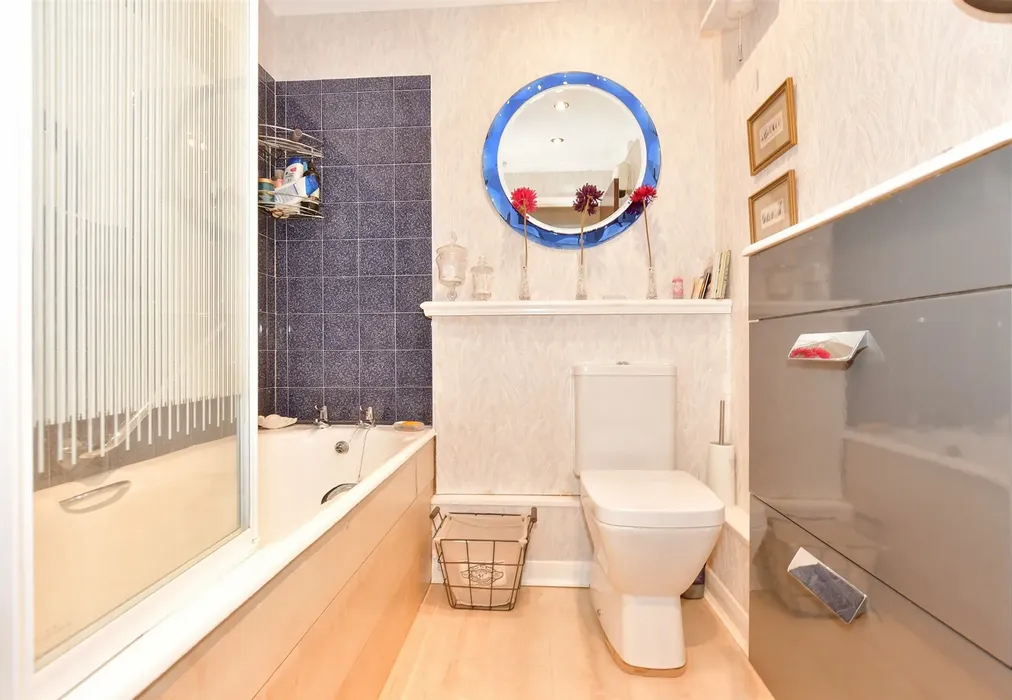 Bathroom - Alpha Road, Birchington, Kent - Wards of Kent