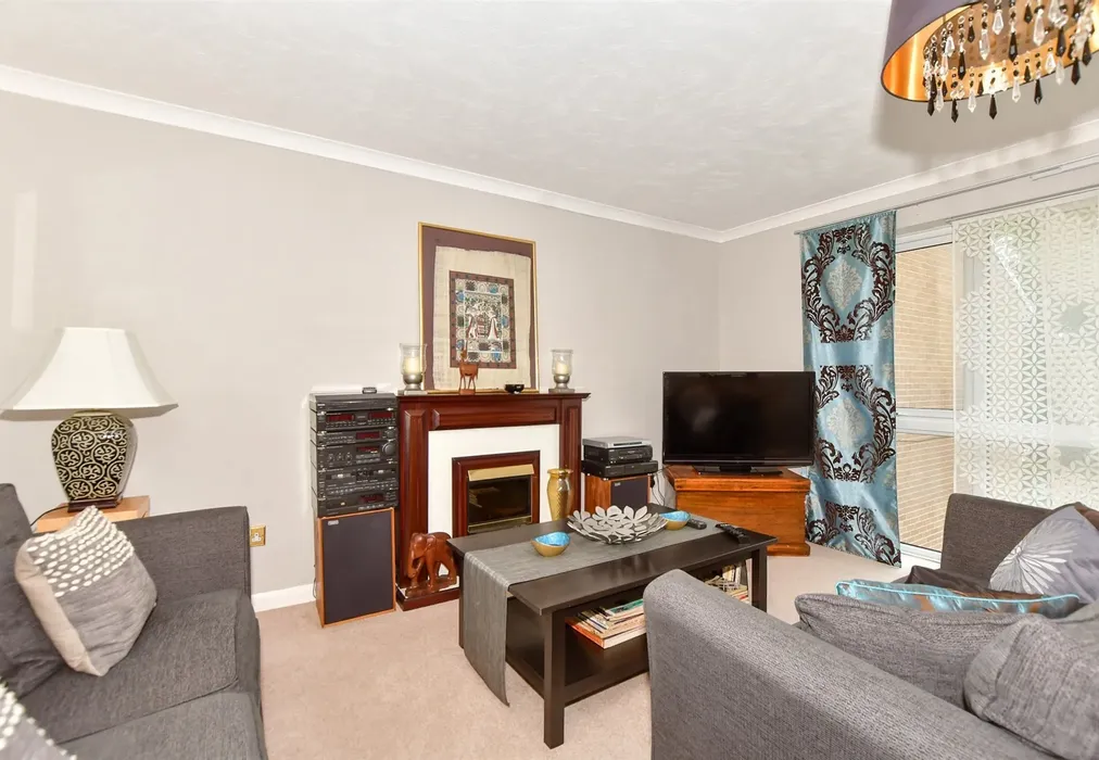 Lounge - Alpha Road, Birchington, Kent - Wards of Kent