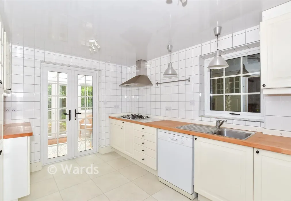 Kitchen - Hythe Road, Willesborough, Ashford, Kent - Wards of Kent