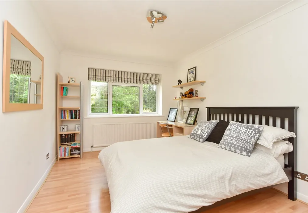 Bedroom 2 - Mount Lane, Hartlip, Sittingbourne, Kent - Wards of Kent