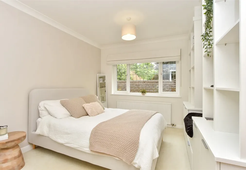 Bedroom 4 - Mount Lane, Hartlip, Sittingbourne, Kent - Wards of Kent