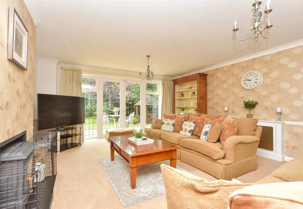 Lounge - Mount Lane, Hartlip, Sittingbourne, Kent - Wards of Kent