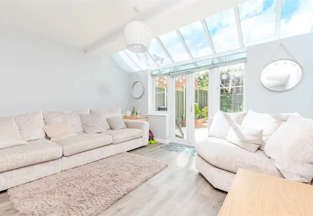 Lounge/Diner - Toad Hall Crescent, Chattenden, Rochester, Kent - Wards of Kent