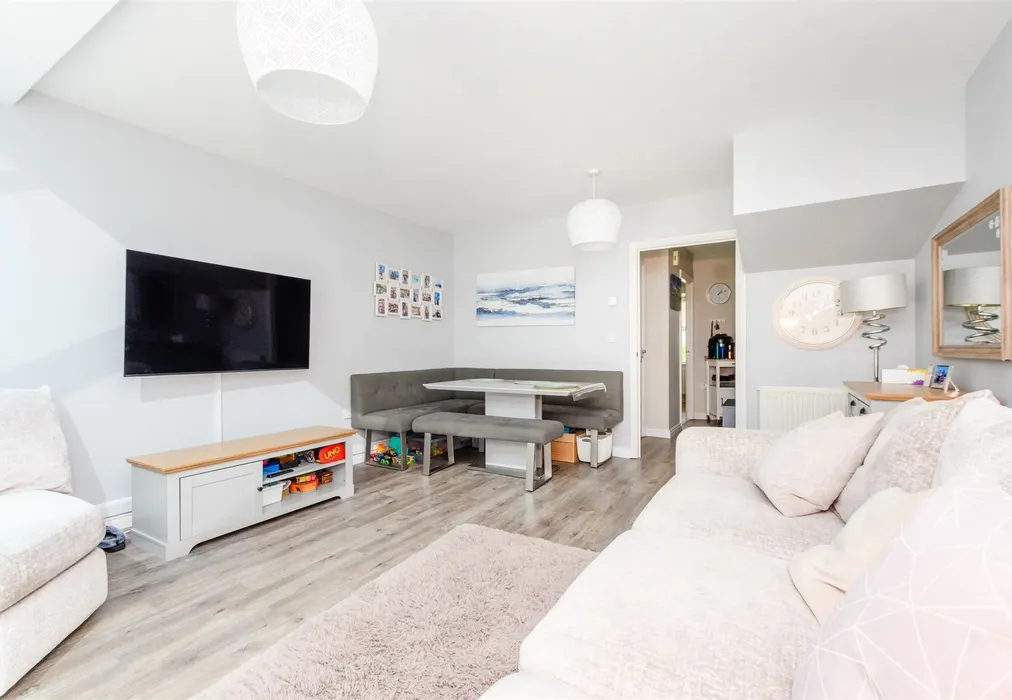 Lounge/Diner - Toad Hall Crescent, Chattenden, Rochester, Kent - Wards of Kent